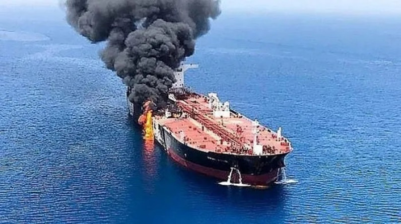 البحرية البريطانية تكشف أسباب انفجارات سفينة قبالة ميناء الحديدة اليمني